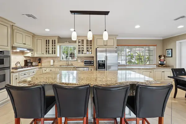 Bright full kitchen with island seating